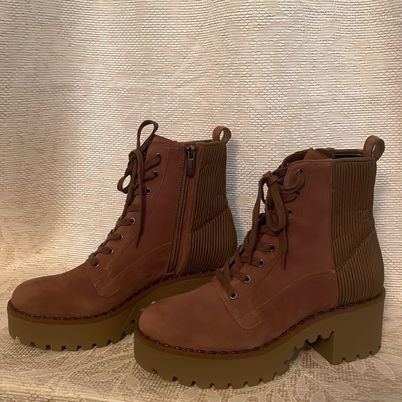 NWOT Vince Camuto Tan Bootie size 7.5 - Picture 4 of 9